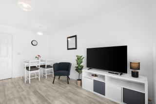 4-Bed Townhouse in Hamilton, Leicester with Allocated Parking - 0