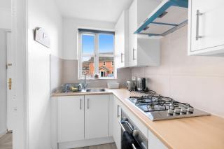 4-Bed Townhouse in Hamilton, Leicester with Allocated Parking - 5