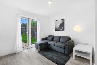 4-Bed Townhouse in Hamilton, Leicester with Allocated Parking - 8