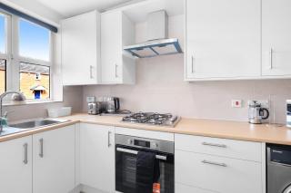 4-Bed Townhouse in Hamilton, Leicester with Allocated Parking - 7