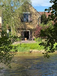 Rivierhuis aan de rivier bij Vézelay - 8
