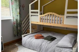 2 Bedroom Cottage Sleeps 5 - Pets Ok - Garden - 6
