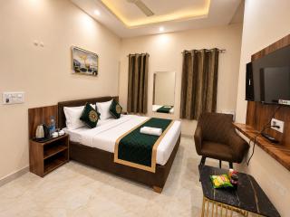 Hotel JSN Amritsar !! Near Golden Temple ! Parking ! Lift ! Family Hotel ! Traveler choice - 1
