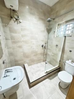 Modern & Affordable 2Bed 3Bath Apt in Adjiringanor - 4