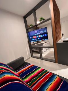 Studio 78 Luxo e conforto com Cama Queen Ar Cond Smart TV e Sofá Cama - 5