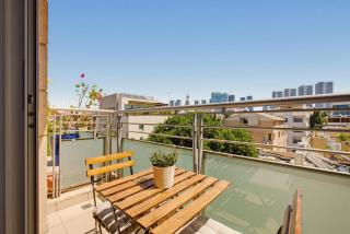 Splendor 2-BR in Melchet by HolyGuest - 2