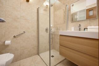 Splendor 2-BR in Melchet by HolyGuest - 2