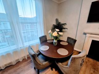 Refurbished spacious 3 bed flat near the sea with parking - 7