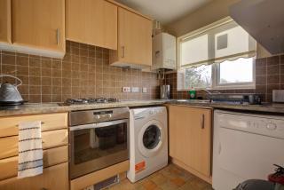 Large Hampton Hargate House w Parking & Garden - 8