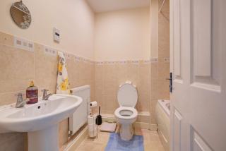 Large Hampton Hargate House w Parking & Garden - 2