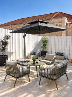 Petrakis Inn - 9