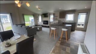 Stunning lodge for hire at Kessingland Beach in Suffolk ref 90018BV - 9