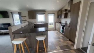 Stunning lodge for hire at Kessingland Beach in Suffolk ref 90018BV - 5