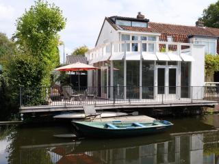 Lovely house on the water near Amsterdam - 0