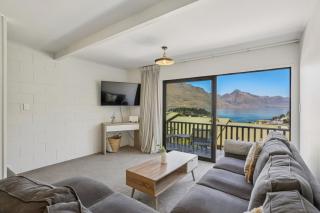 Town Centre Location with Stunning View - Unit 3 - 0