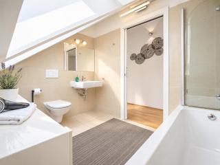 Two Bedroom Rooftop Apartment for 6 near City Center & Metro U2 - 1