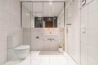 Central Modern Stay with Sauna - 4