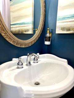 Charming Victorian Duplex - 4BR Sleeps 10 home - 4