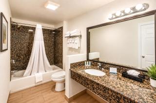 Quality Inn & Suites near Downtown Bakersfield - 2