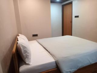 Off-tracker, bunks and stays - 6
