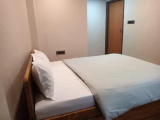 Off-tracker, bunks and stays - 5