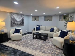 The Hideaway | Cozy 2BR Retreat in Pontiac - 0