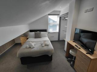 Large Private rooms in Beeston - 9