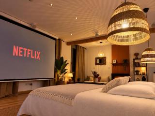 Suite romantique avec balnéo et cinéma privatifs - 7