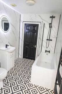 Margate Seafront 2BR with Beachfront View Sleeps 4 - 6
