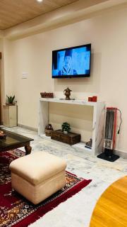 Sunview Apartment - Luxury Homestay near Mall Road - 2