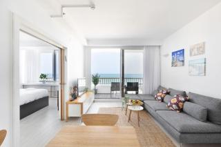 Panoramic Seaview Balcony Escape - 0