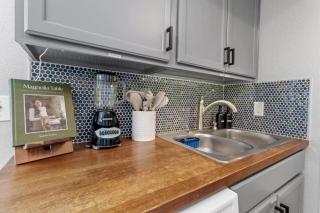 Easy Austin Living, 3BR Near Downtown and Park - 1