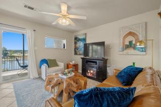 Ember’s View, Spa City Jewel- Lovely Lake Condo - 4