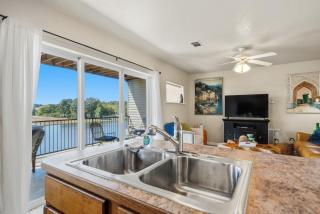 Ember’s View, Spa City Jewel- Lovely Lake Condo - 2