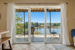 Ember’s View, Spa City Jewel- Lovely Lake Condo - 1