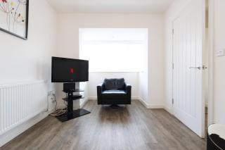 3BR Home 3 Parking Near Cardiff Bay City Centre and Stadium - 6