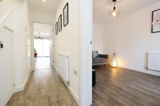 3BR Home 3 Parking Near Cardiff Bay City Centre and Stadium - 3