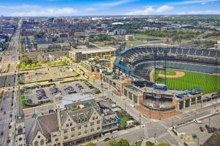 Stylish High-Rise Loft in Downtown Detroit City Views - 7