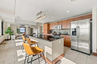 Stylish High-Rise Loft in Downtown Detroit City Views - 5