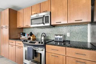 Stylish High-Rise Loft in Downtown Detroit City Views - 1