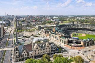 Urban Loft Living in Downtown Detroit City View - 8