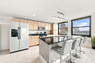 Urban Loft Living in Downtown Detroit City View - 6