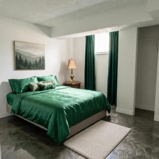 Emerald & Ruby, Elegant Luxury 2BR - 1