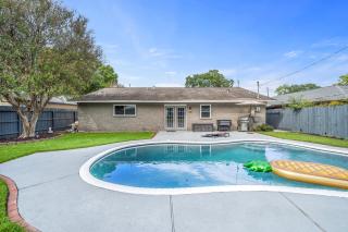 Pool Stay Near DT, Heights WiFi Games Yard BBQ - 3