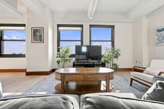 Modern Loft Living in Downtown Detroit w City View - 1