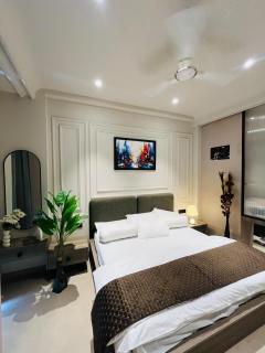Flat near Golf course metro station at prime loc - 5