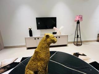 Flat near Golf course metro station at prime loc - 1