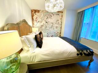 Elegant Apartment - 1 Minute walk to Poole Quay - Great Location - Free Parking - Fast WiFi - Smart TV - Newly decorated - sleeps up to 2! Close to Poole & Bournemouth & Sandbanks - 9