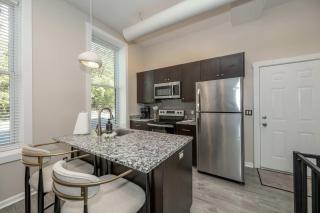 OTR 1BR, Balcony & Free Street Parking - 2