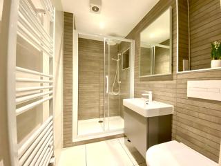 Stunning Apartment - 1 Minute walk to Poole Quay - Great Location - Free Parking - Fast WiFi - Smart TV - Newly decorated - sleeps up to 2! Close to Poole & Bournemouth & Sandbanks - 3